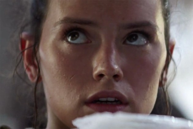 Rey (Daisy Ridley) in Star Wars The Force Awakens, Walt Disney Studios 2015